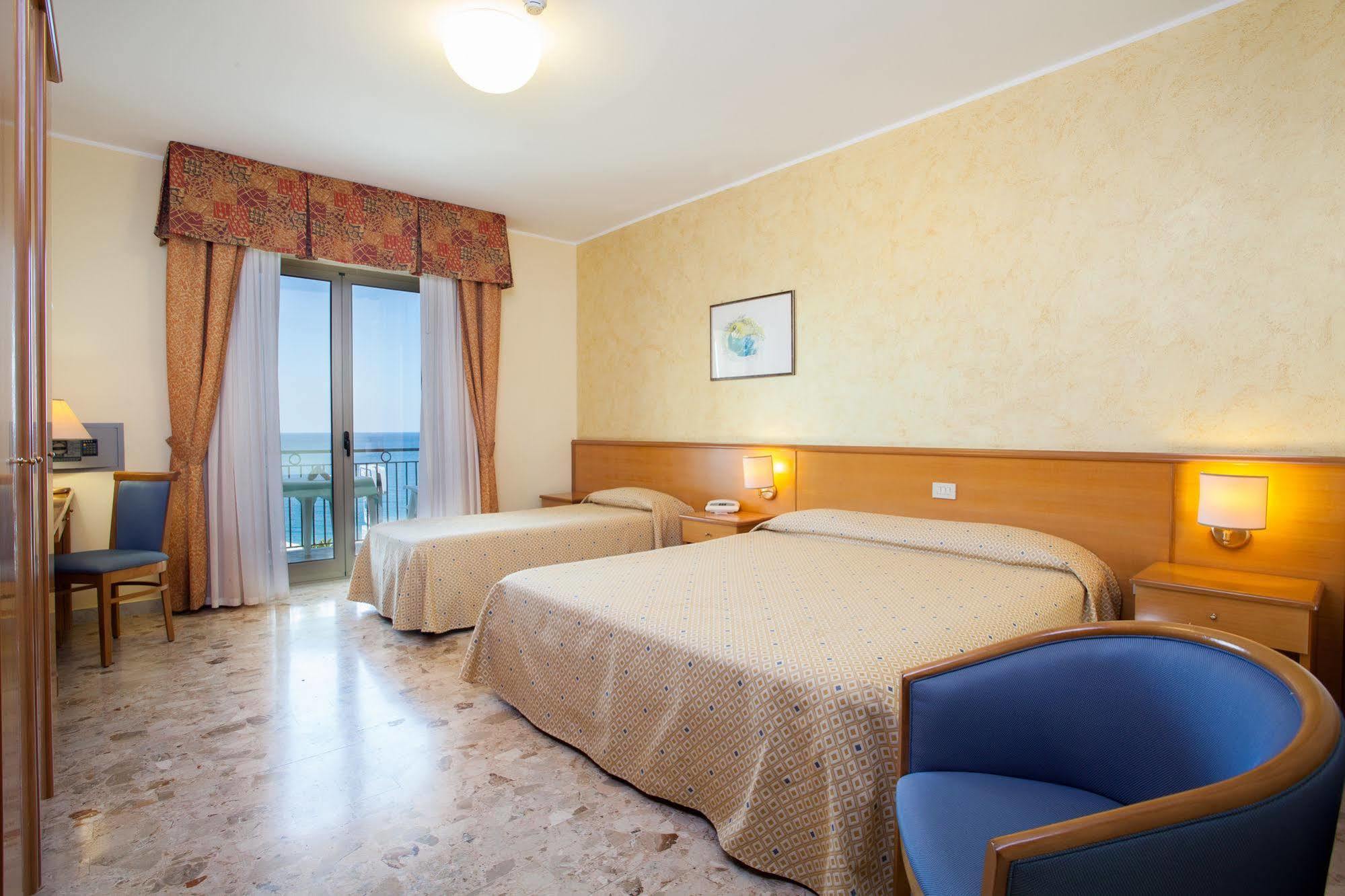 Hotel La Tonnara Amantea Eksteriør bilde
